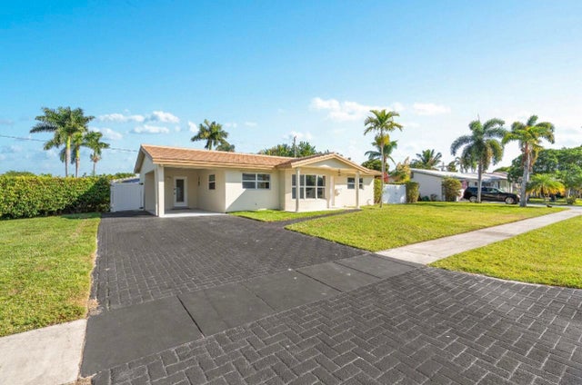 3 of 32 - 5040 Ne 22 Avenue, Lighthouse Point, FL