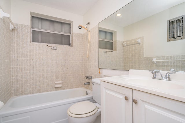 5 of 19 - 1330 Nw 43rd Avenue #202, Lauderhill, FL