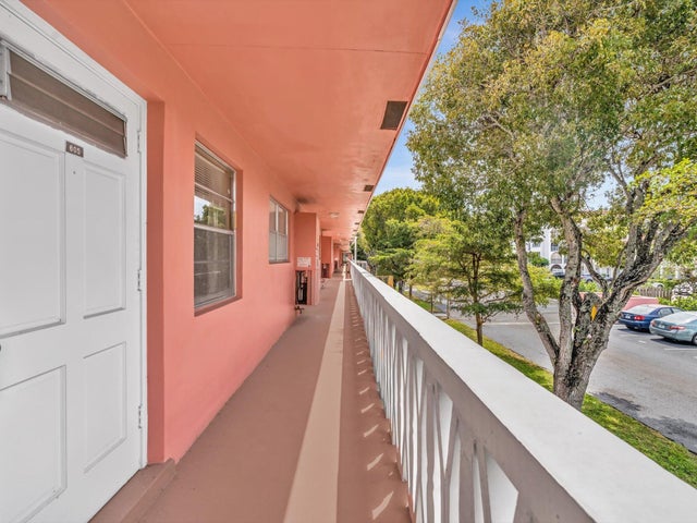 2 of 40 - 300 Ne 20th Street #605, Boca Raton, FL