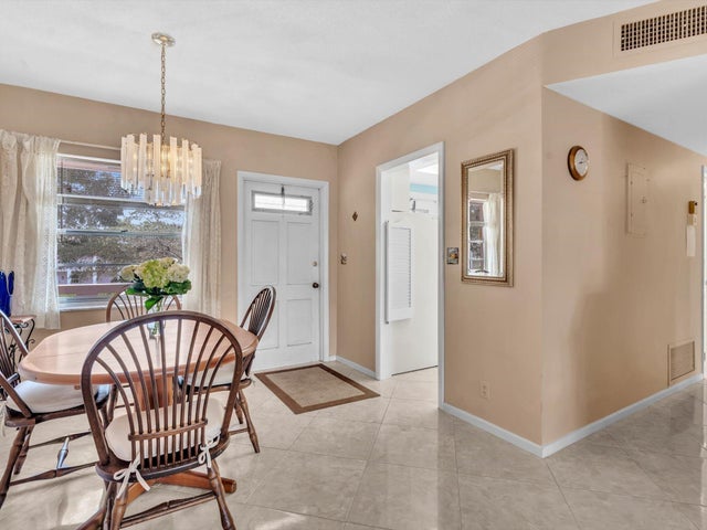 4 of 40 - 300 Ne 20th Street #605, Boca Raton, FL