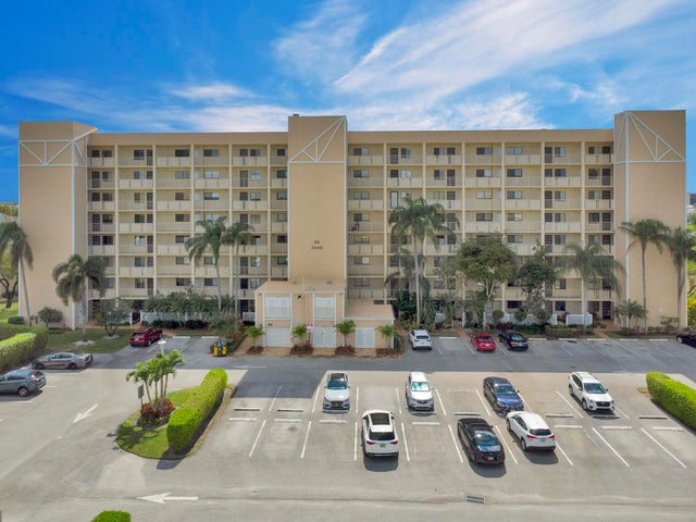 1 of 71 - 7240 Huntington Lane #802, Delray Beach, FL