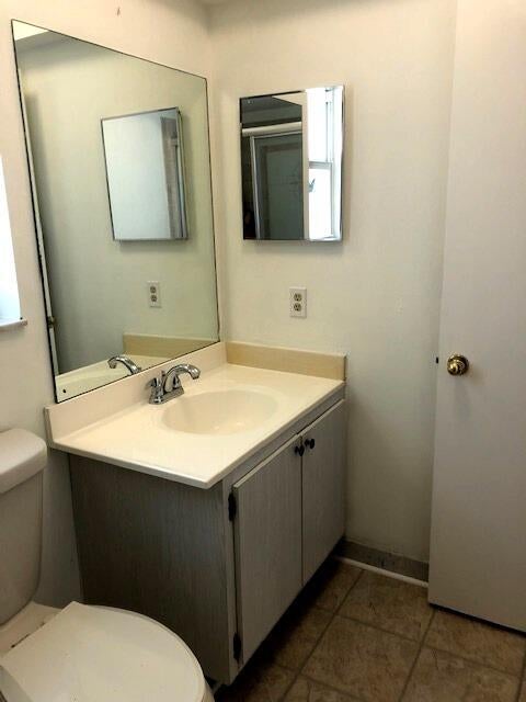 3 of 7 - 1115 Lake Terrace #210, Boynton Beach, FL