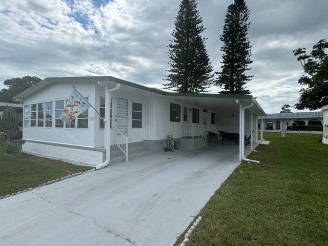 2 of 44 - 322 S Erie Dr, Fort Pierce, FL