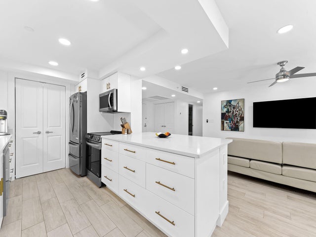 1 of 35 - 899 Jeffery Street #107, Boca Raton, FL