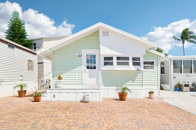 1 of 35 - 307 Nettles Blvd, Jensen Beach, FL