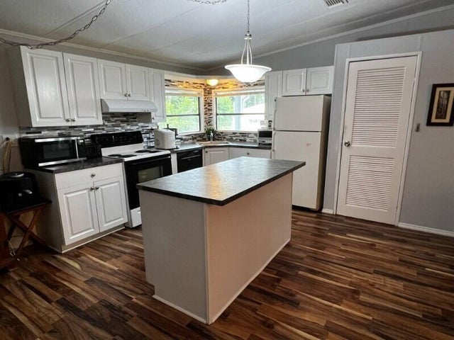 1 of 38 - 2581 Sw Pontiac Place, Stuart, FL