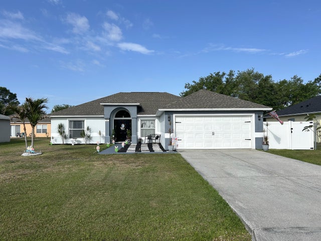 1 of 29 - 633 Kangaroo Drive, Poinciana, FL