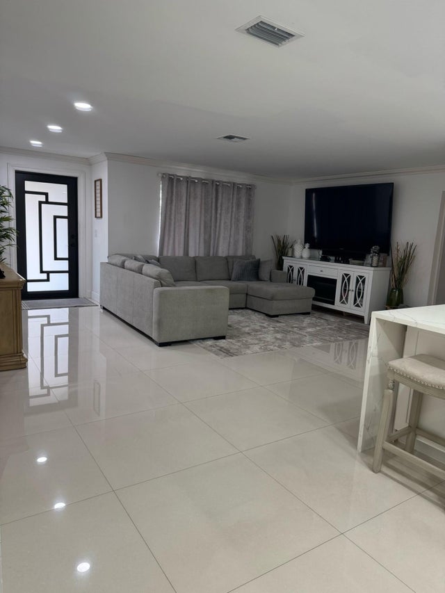 4 of 23 - 131 Ne 26th Street, Pompano Beach, FL