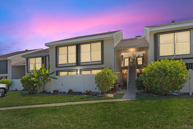 4 of 55 - 3212 S Lakeview Circle #10-205, Fort Pierce, FL