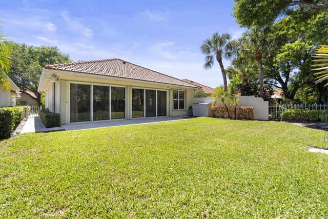 3 of 17 - 199 E Tall Oaks Circle, Palm Beach Gardens, FL