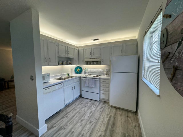 3 of 29 - 48 Woodland Dr #106, Vero Beach, FL