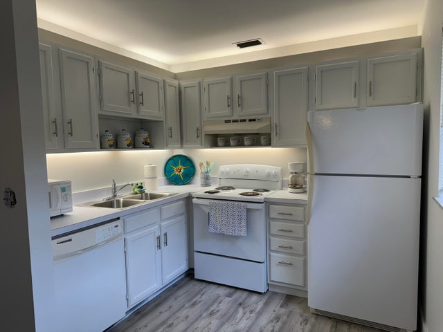 4 of 29 - 48 Woodland Dr #106, Vero Beach, FL