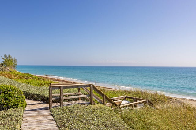 5 of 44 - 2 Sloans Curve Dr, Palm Beach, FL