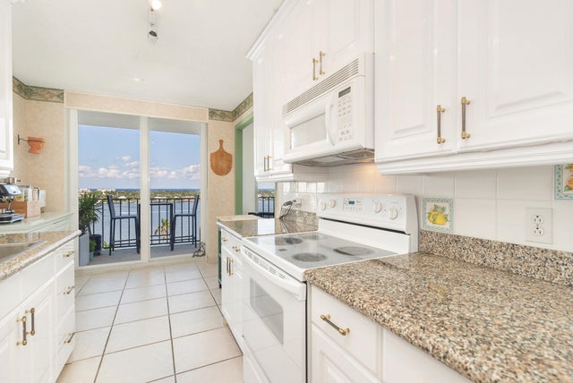 5 of 19 - 1701 S Flagler Drive #1207, West Palm Beach, FL