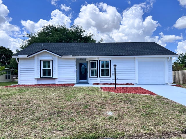 2418 Se Sidonia St, Port Saint Lucie