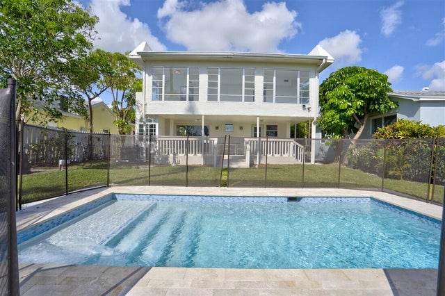 3 of 55 - 422 N Lakeside Dr, Lake Worth Beach, FL