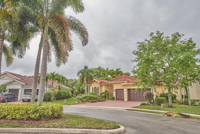 2 of 31 - 3405 Lago De Talavera, Lake Worth, FL