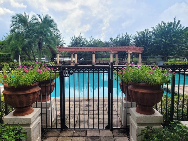 2 of 12 - 4187 N Haverhill Road #515, West Palm Beach, FL
