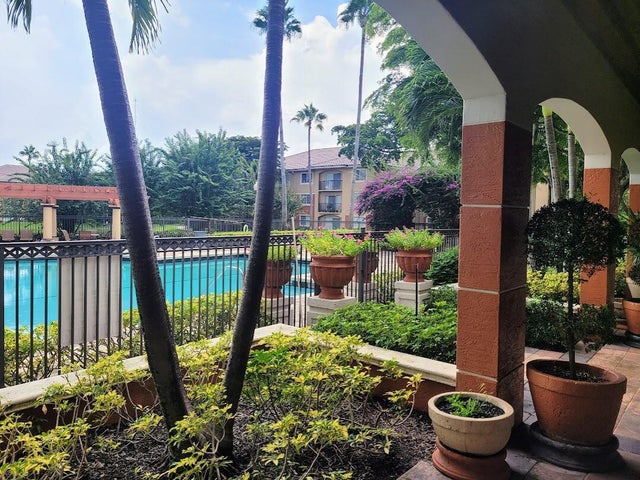 4 of 12 - 4187 N Haverhill Road #515, West Palm Beach, FL