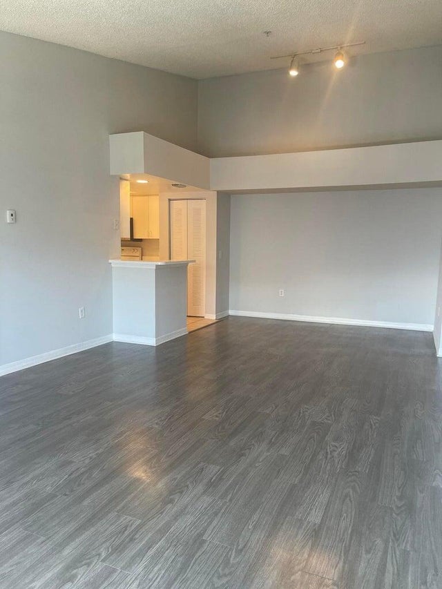 3 of 27 - 4197 N Haverhill Road #212, West Palm Beach, FL