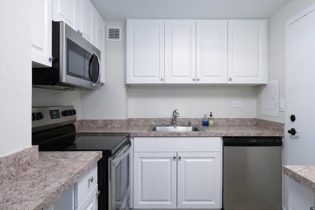 5 of 18 - 2800 N Flagler Dr #207, West Palm Beach, FL