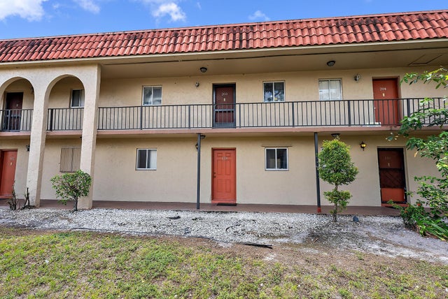3 of 19 - 6120 Ne Forest Hill Boulevard #103, West Palm Beach, FL