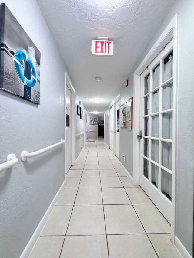 4 of 13 - 900 N 24th Avenue, Hollywood, FL