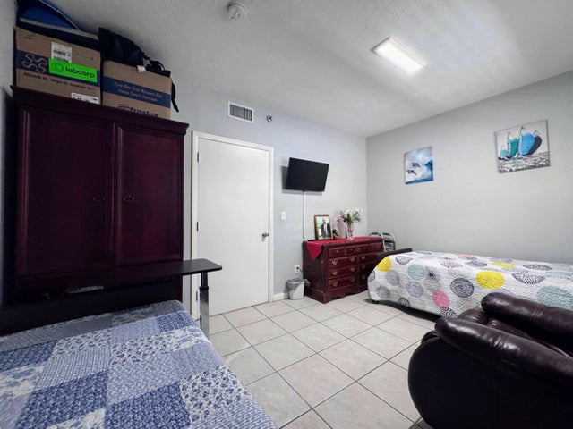 5 of 13 - 900 N 24th Avenue, Hollywood, FL