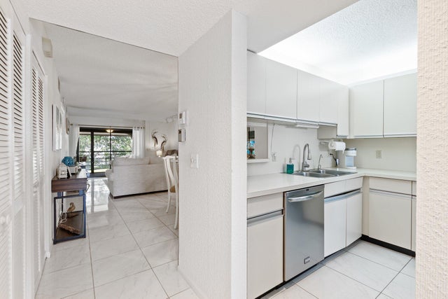 5 of 23 - 5380 Cedar Lake Drive #304, Boynton Beach, FL