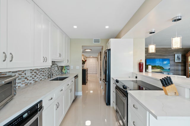 2 of 50 - 800 Jeffery Street #211, Boca Raton, FL