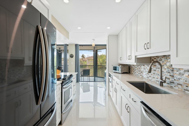 3 of 50 - 800 Jeffery Street #211, Boca Raton, FL