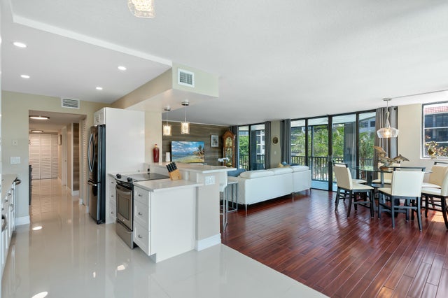 4 of 50 - 800 Jeffery Street #211, Boca Raton, FL