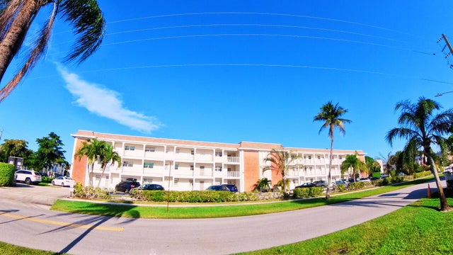 2 of 12 - 236 Castlewood Dr #202, North Palm Beach, FL