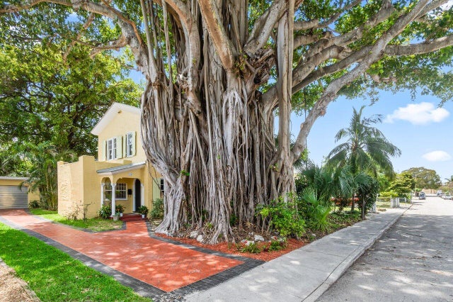 1 of 27 - 924 Almeria Road, West Palm Beach, FL