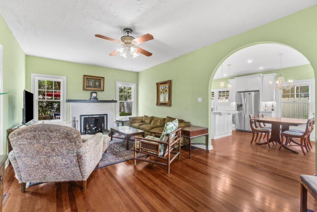 3 of 27 - 924 Almeria Road, West Palm Beach, FL