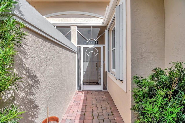 5 of 71 - 10736 Royal Caribbean Circle, Boynton Beach, FL