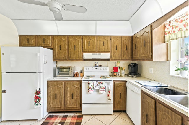 4 of 28 - 674 Laconia Circle, Lake Worth, FL