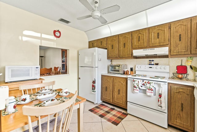 5 of 28 - 674 Laconia Circle, Lake Worth, FL