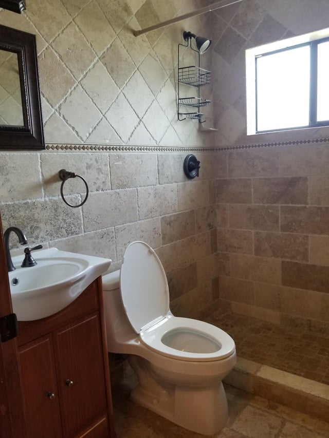 3 of 14 - 18421 Nw 82nd Avenue, Hialeah, FL