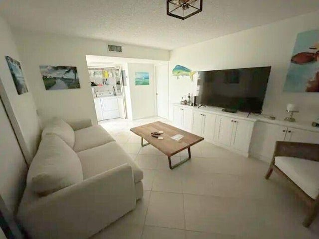 2 of 9 - 600 Executive Center Drive #106, West Palm Beach, FL