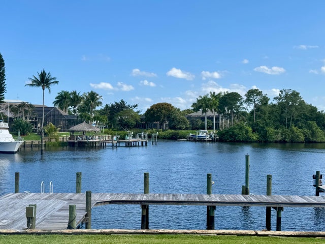 1 of 31 - 718 Se Essex Drive, Port Saint Lucie, FL