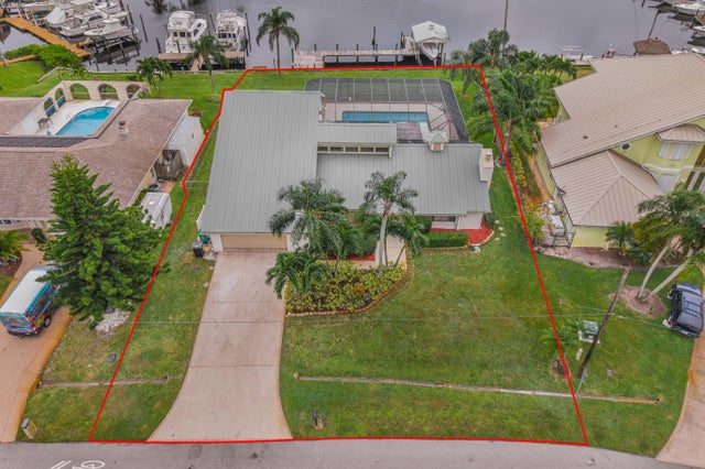 3 of 31 - 718 Se Essex Drive, Port Saint Lucie, FL