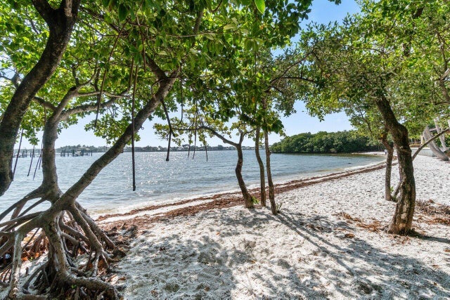 4 of 47 - 7 Via Lago, Boynton Beach, FL