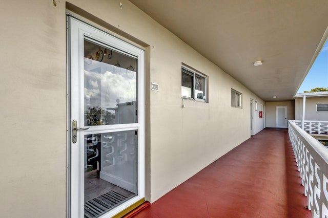 5 of 32 - 2812 Garden Drive S #308, Lake Worth, FL