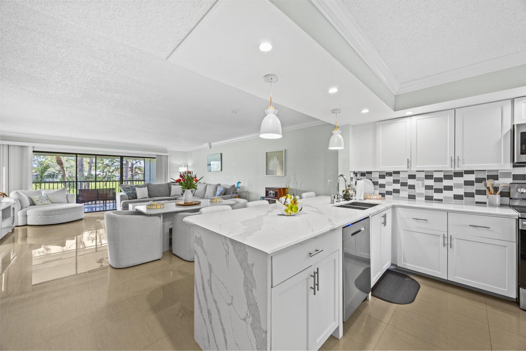 12926 Briarlake Dr #201, Palm Beach Gardens