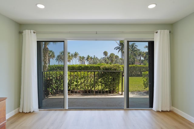3 of 25 - 801 Lake Shore Drive #112, Lake Park, FL