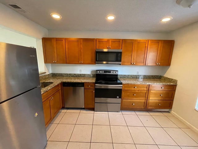 1 of 5 - 5029 Breckenridge Pl #11, West Palm Beach, FL