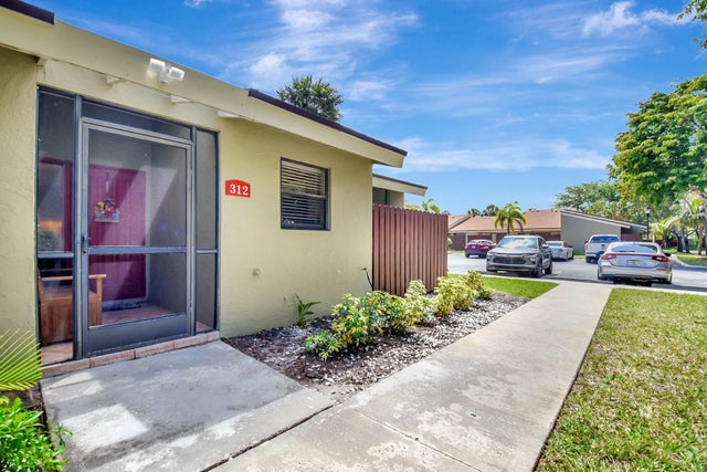 3 of 51 - 312 Meadows Dr, Boynton Beach, FL