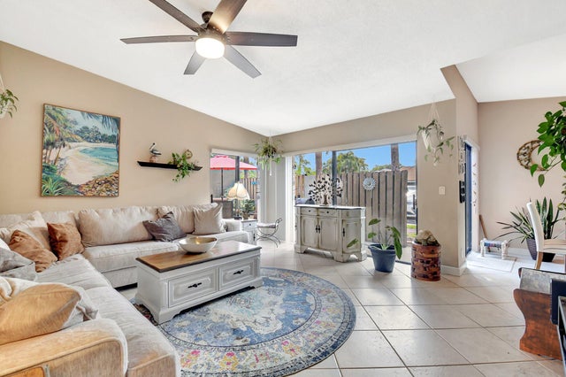 5 of 51 - 312 Meadows Dr, Boynton Beach, FL