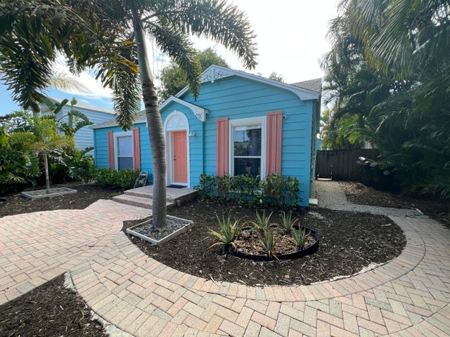 2 of 26 - 1021 N Palmway, Lake Worth Beach, FL